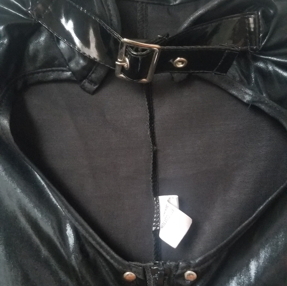 Wetlook catsuit with buckle neck - Picture 4 of 4